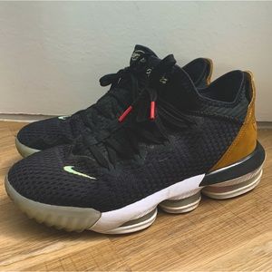 SOLD! Nike LeBron 16 Low, Size 9